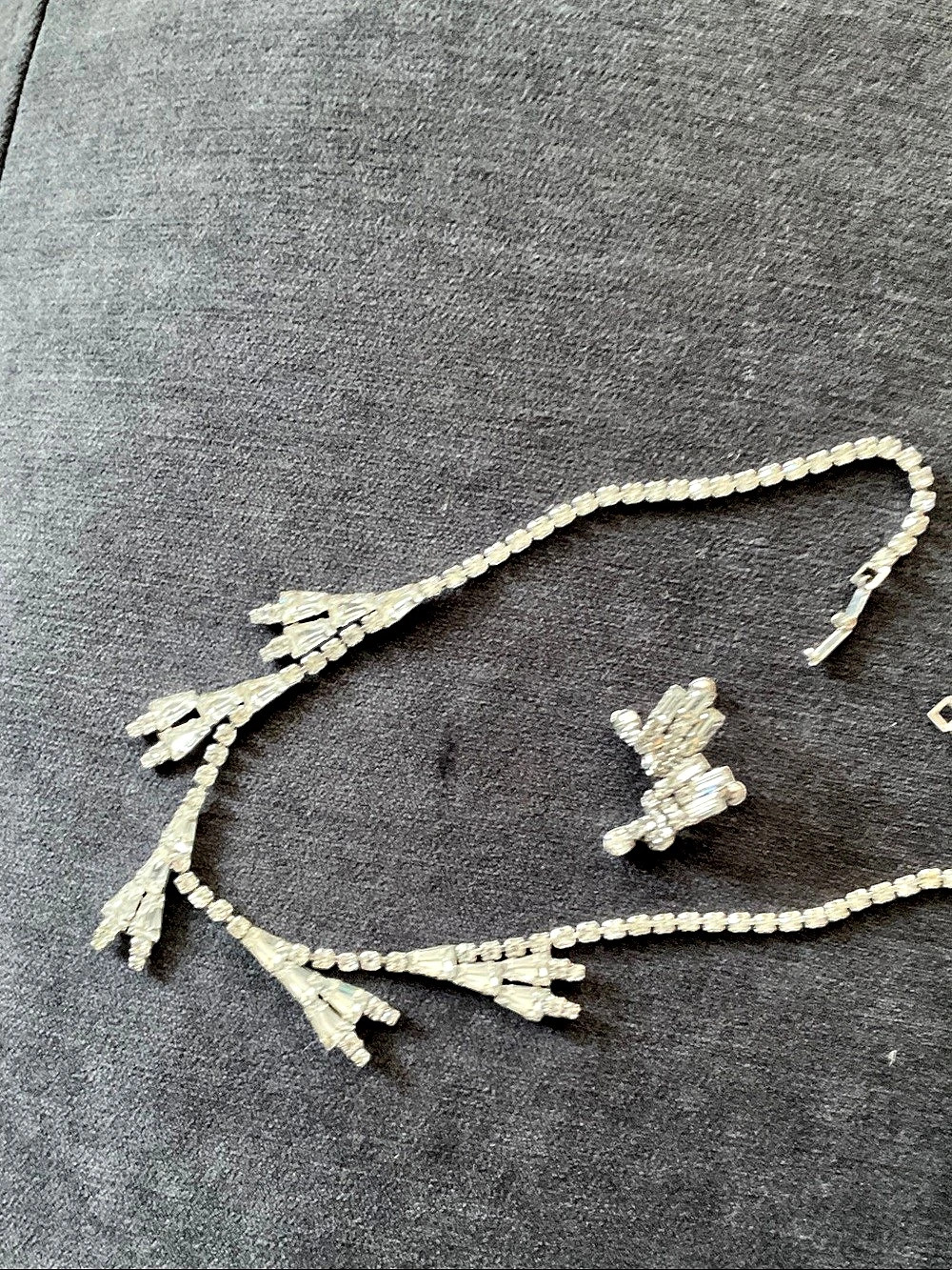 Rhinestone Necklace & Earrings in Silver Like New